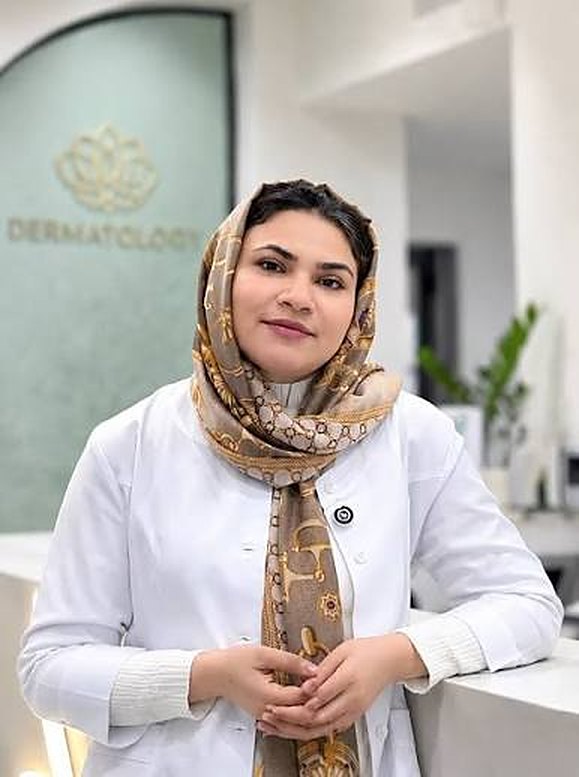 دکتر اکرم‌السادات صحاف در مطب